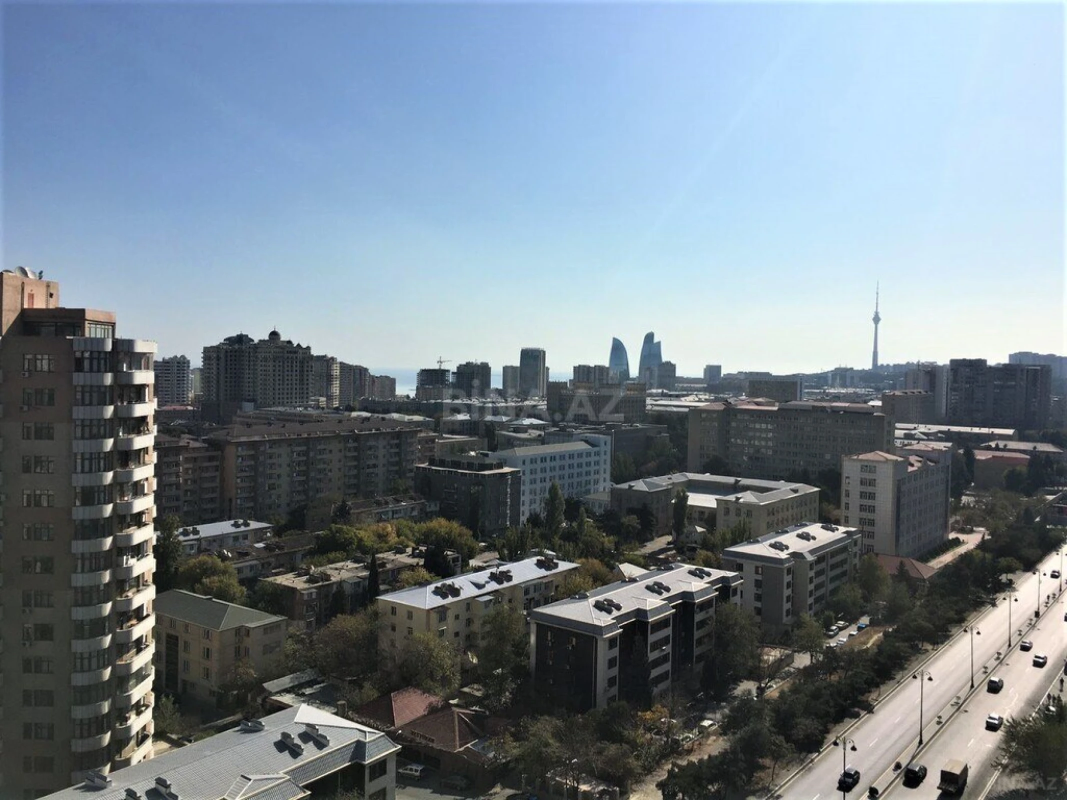 Satılır 5 otaqlı mənzil 220 m²