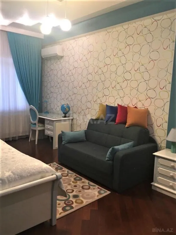 Satılır 5 otaqlı mənzil 220 m²