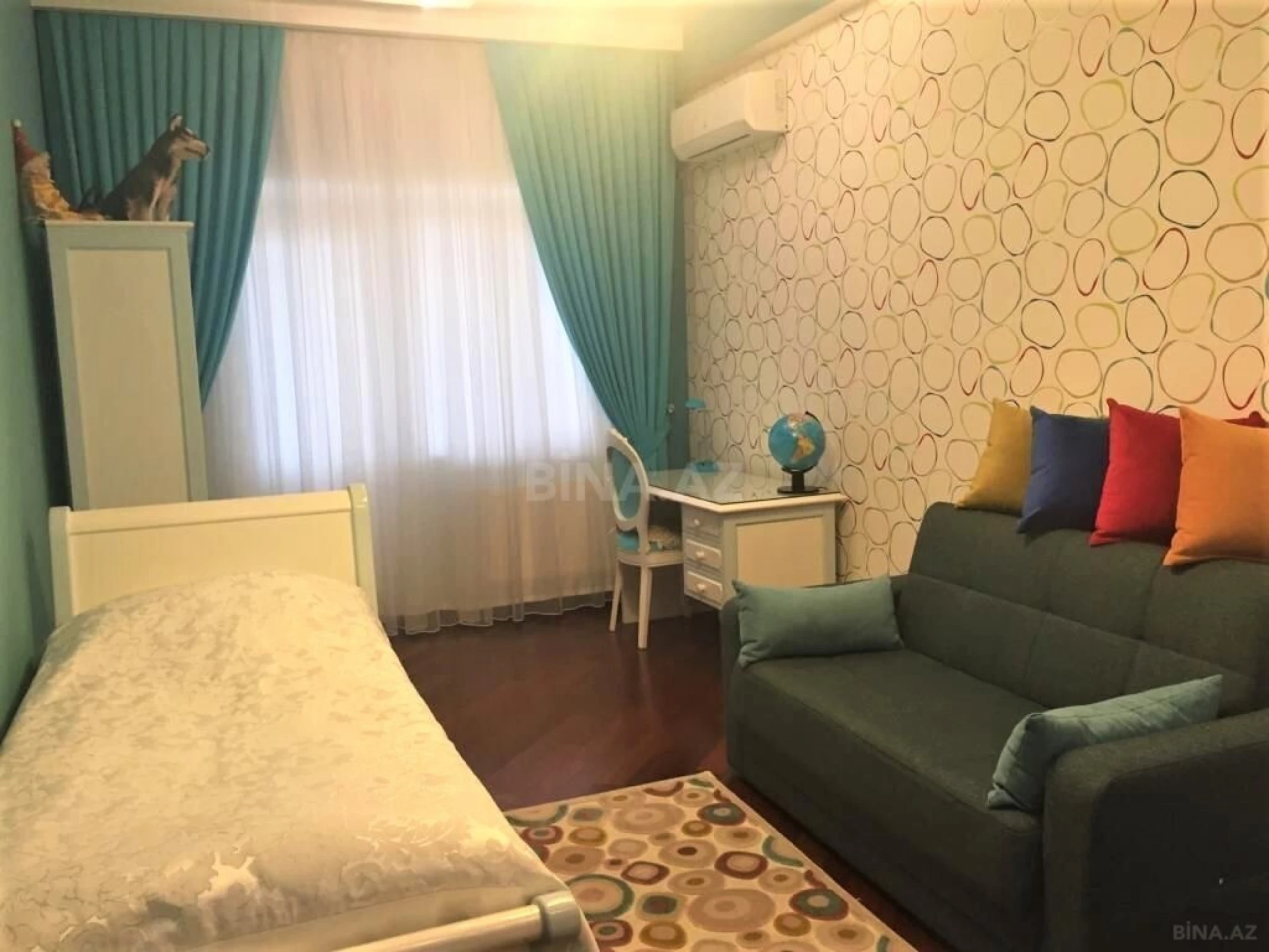 Satılır 5 otaqlı mənzil 220 m²