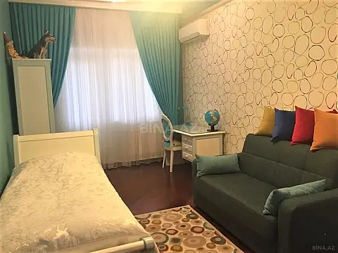 Satılır 5 otaqlı mənzil 220 m²
