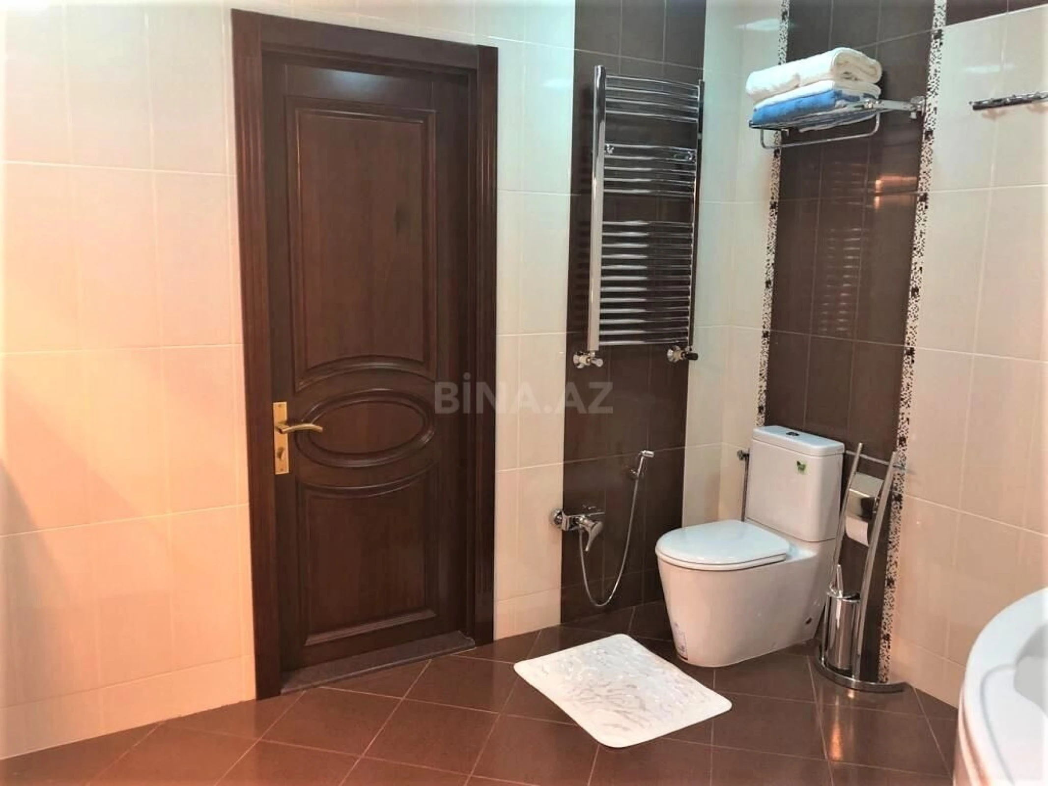 Satılır 5 otaqlı mənzil 220 m²