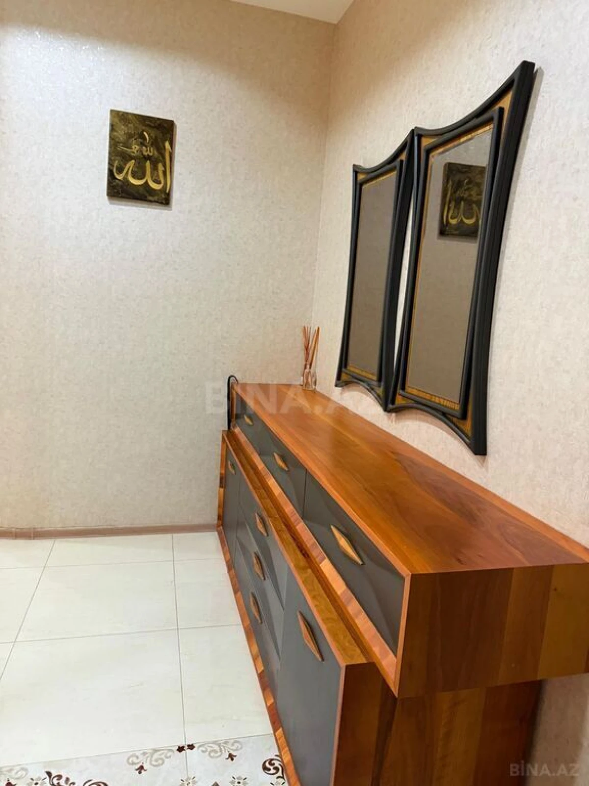 Satılır 3 otaqlı mənzil 157 m²