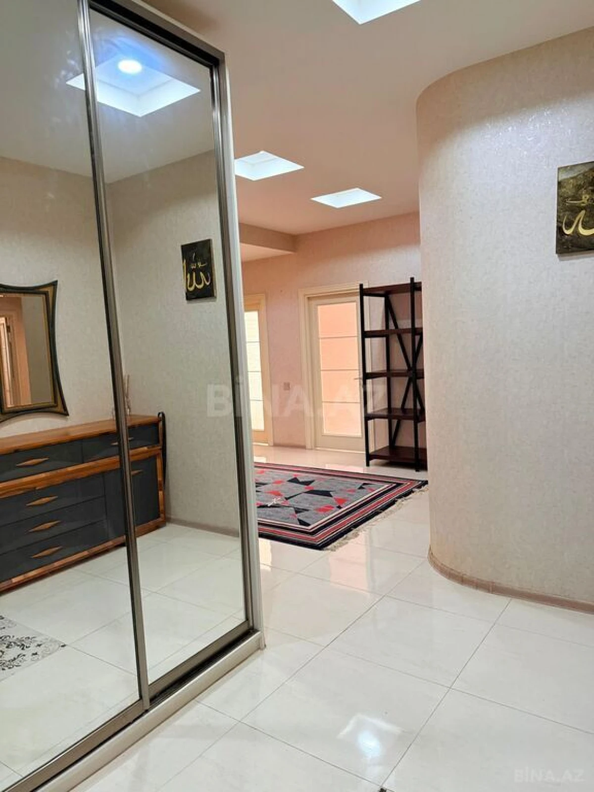 Satılır 3 otaqlı mənzil 157 m²