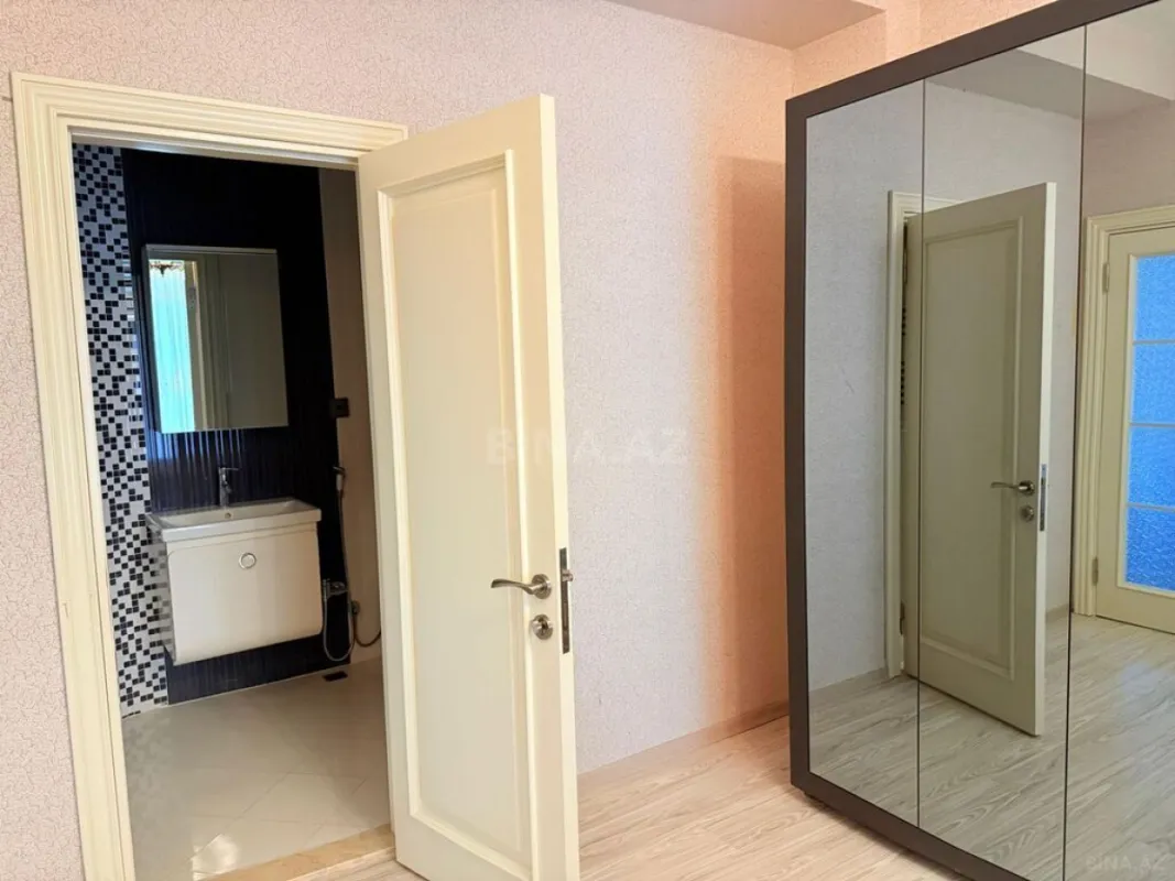 Satılır 3 otaqlı mənzil 157 m²