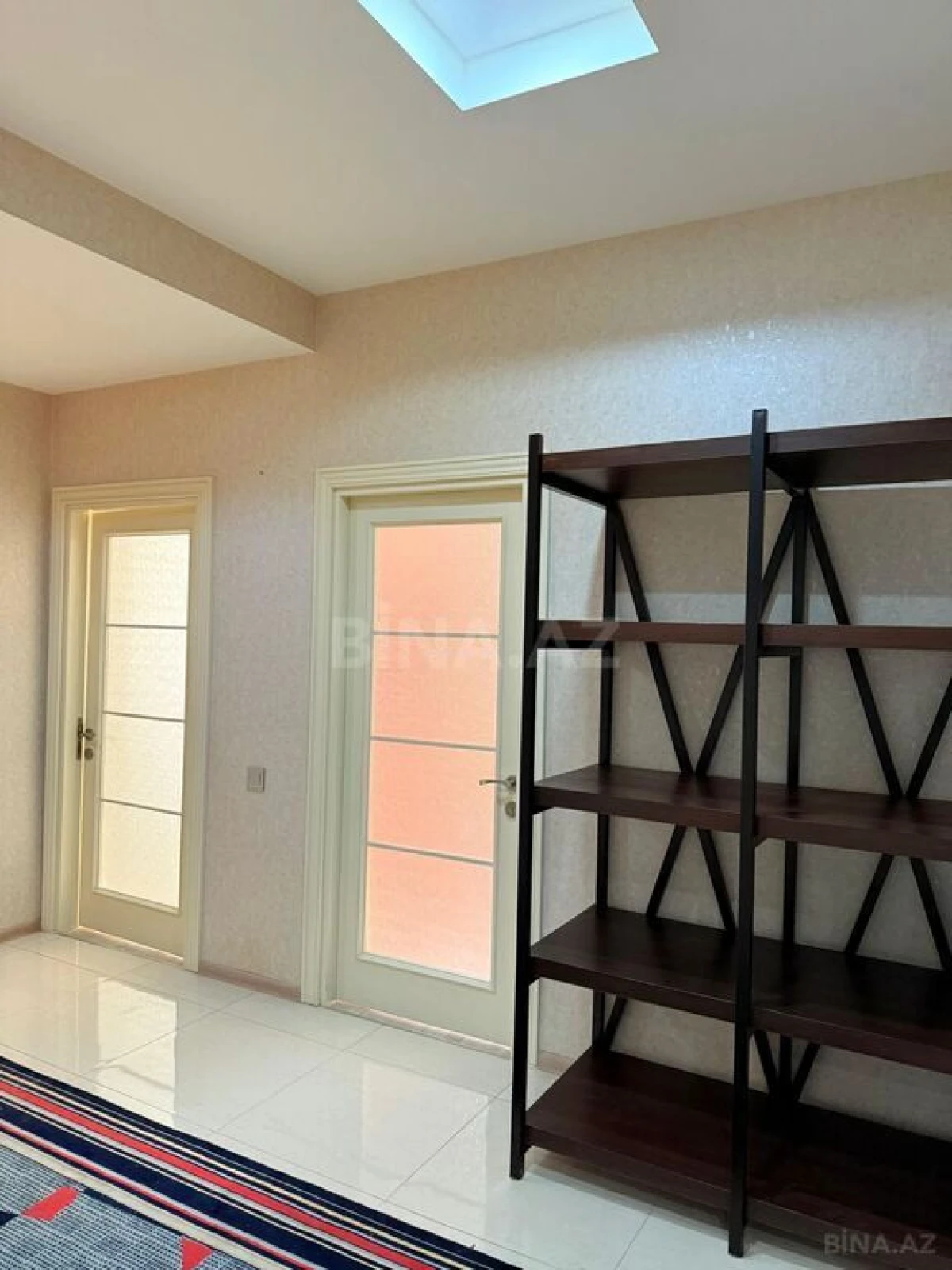 Satılır 3 otaqlı mənzil 157 m²