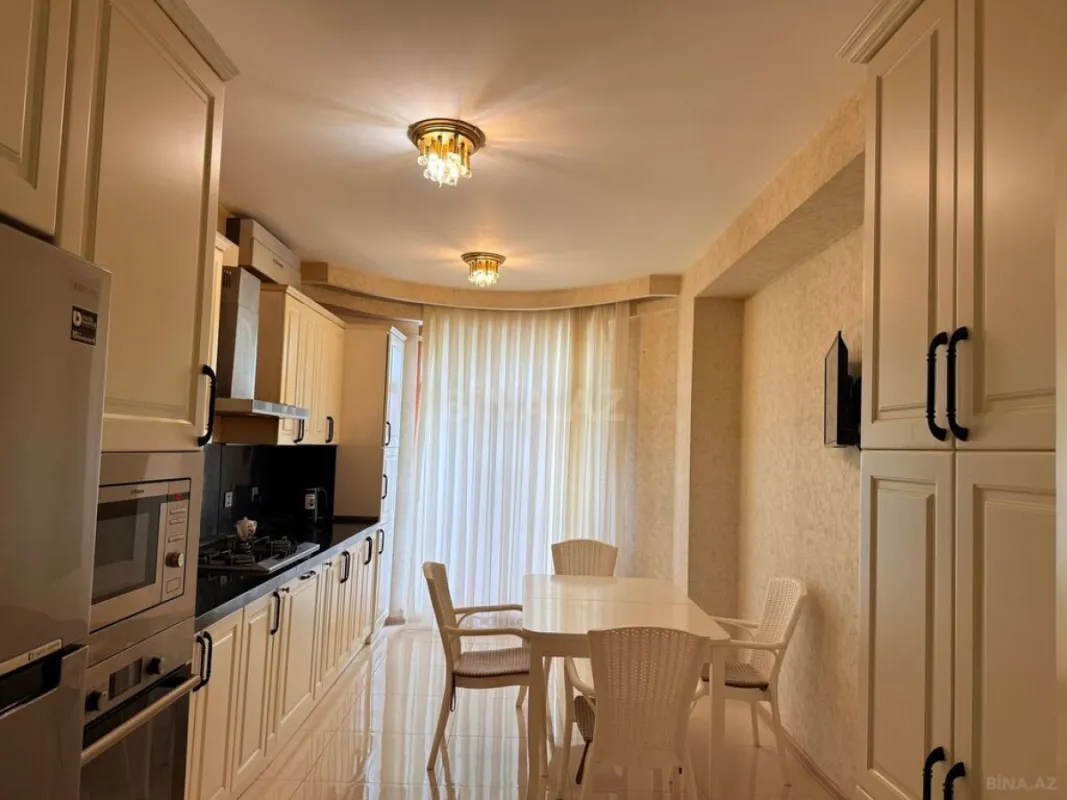 Satılır 3 otaqlı mənzil 157 m²