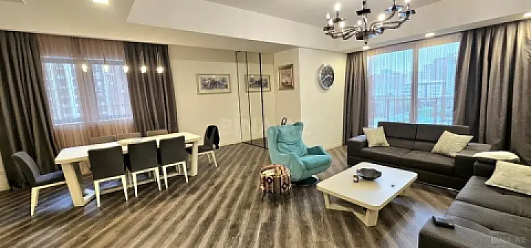 Satılır 4 otaqlı mənzil 193 m²