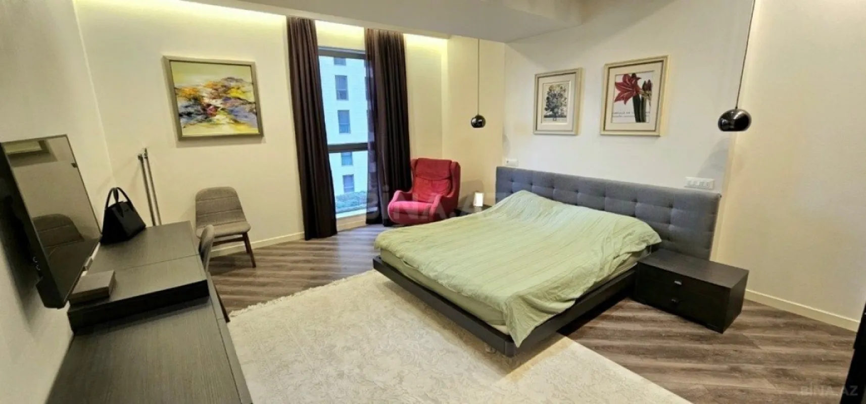 Satılır 4 otaqlı mənzil 193 m²