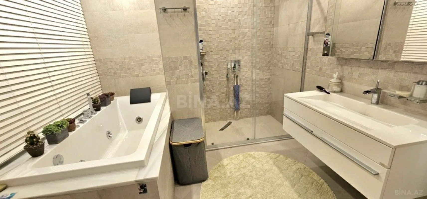 Satılır 4 otaqlı mənzil 193 m²