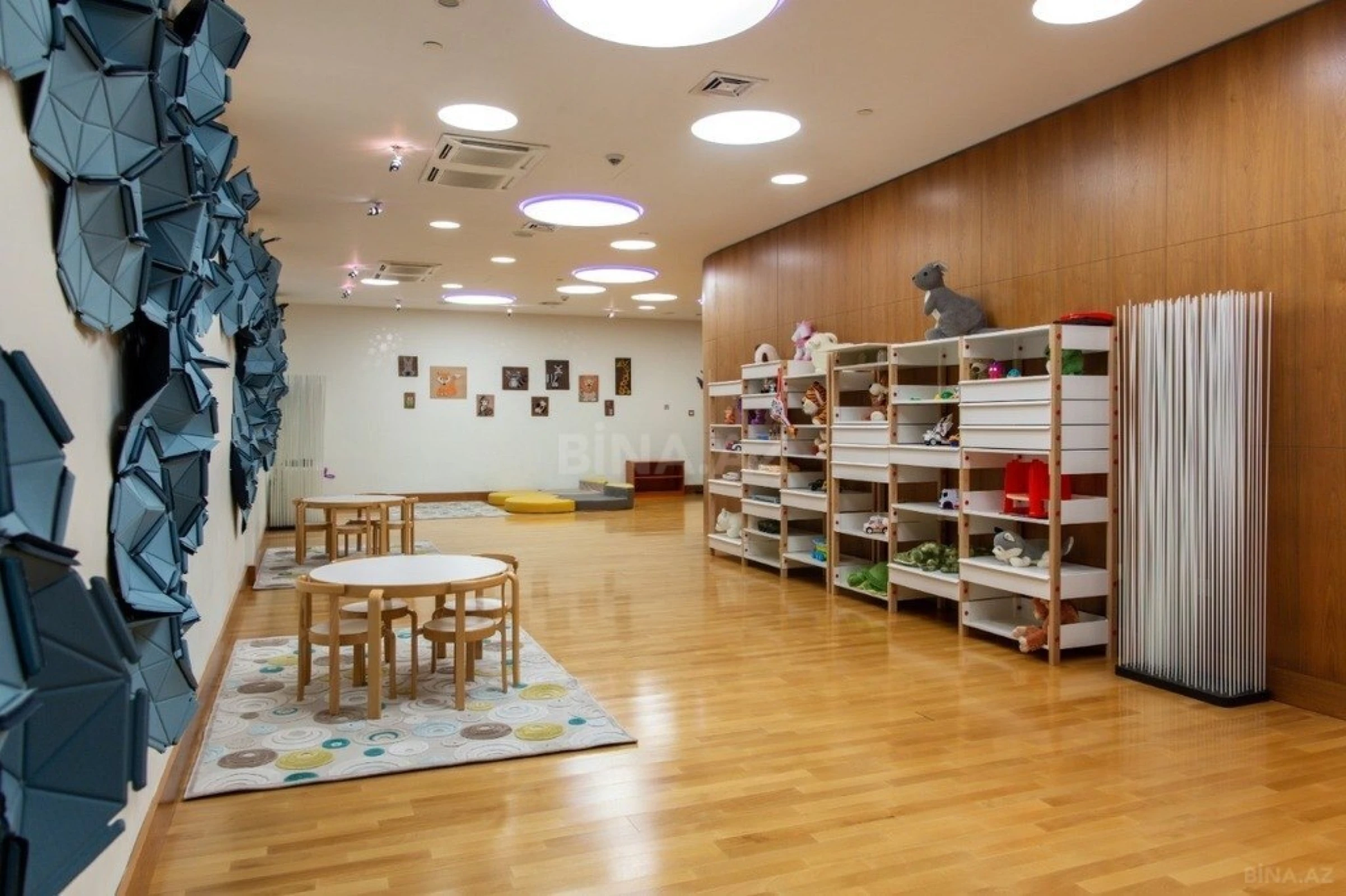 Satılır 4 otaqlı mənzil 193 m²