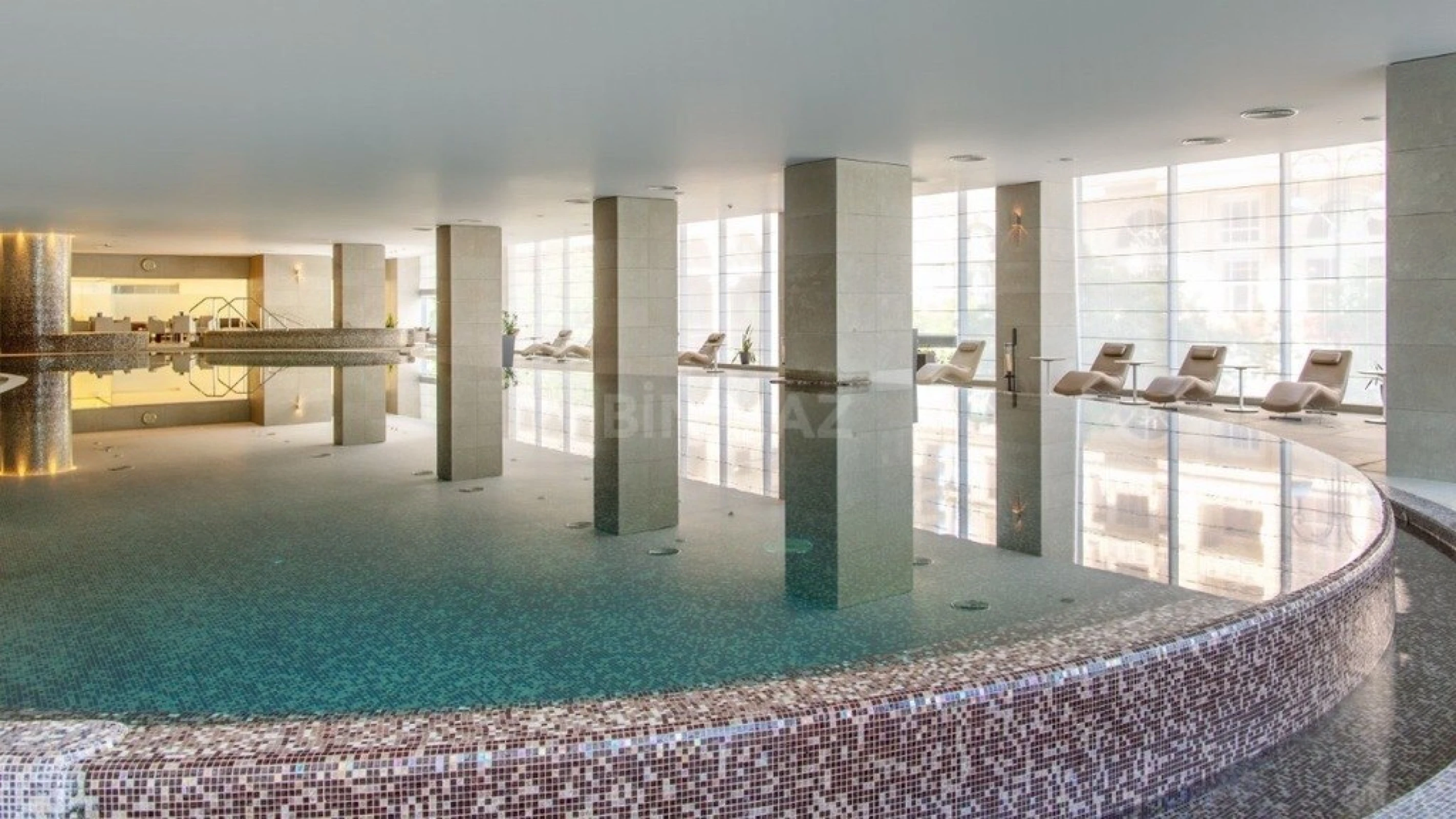 Satılır 4 otaqlı mənzil 193 m²