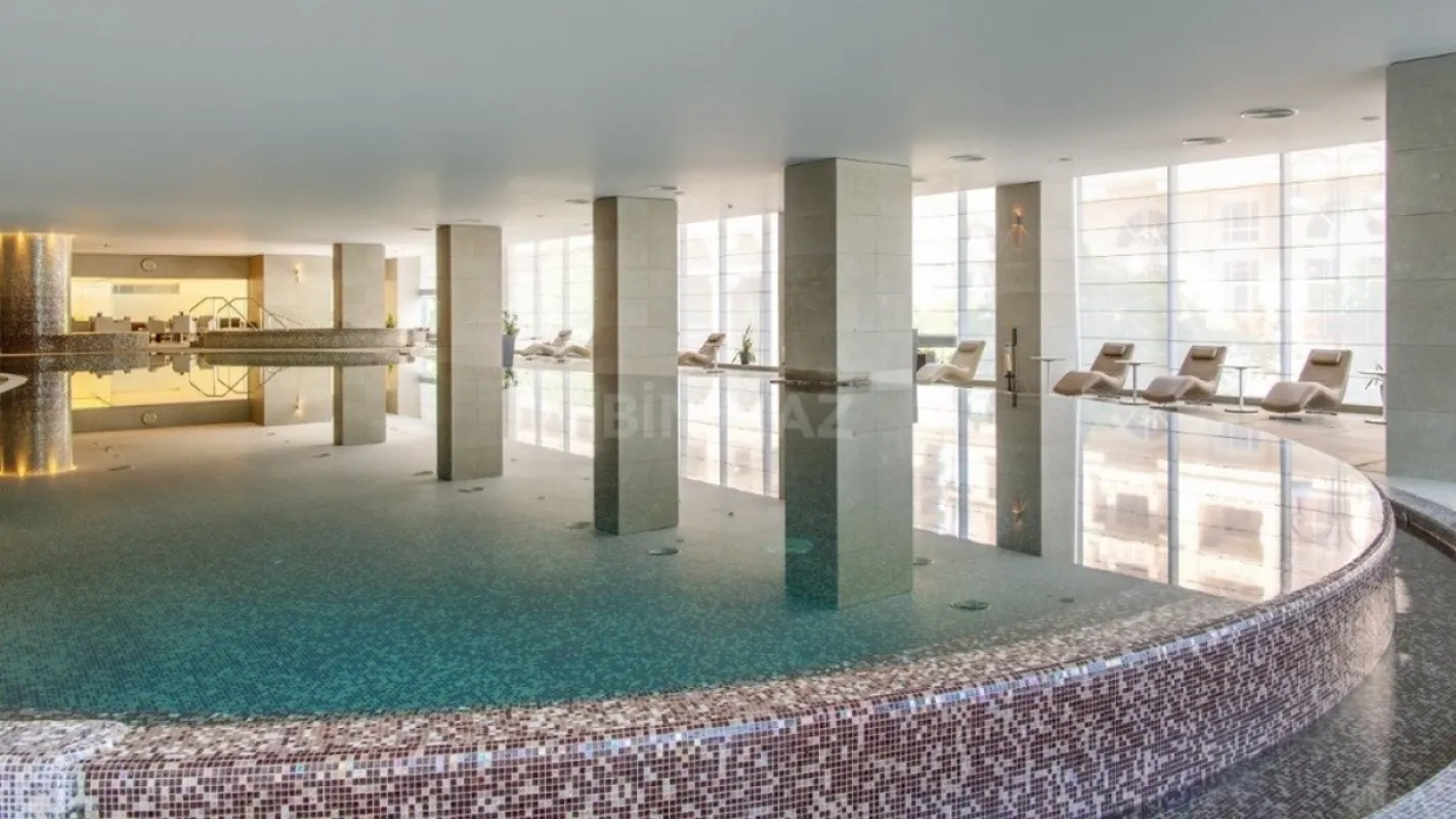 Satılır 4 otaqlı mənzil 193 m²