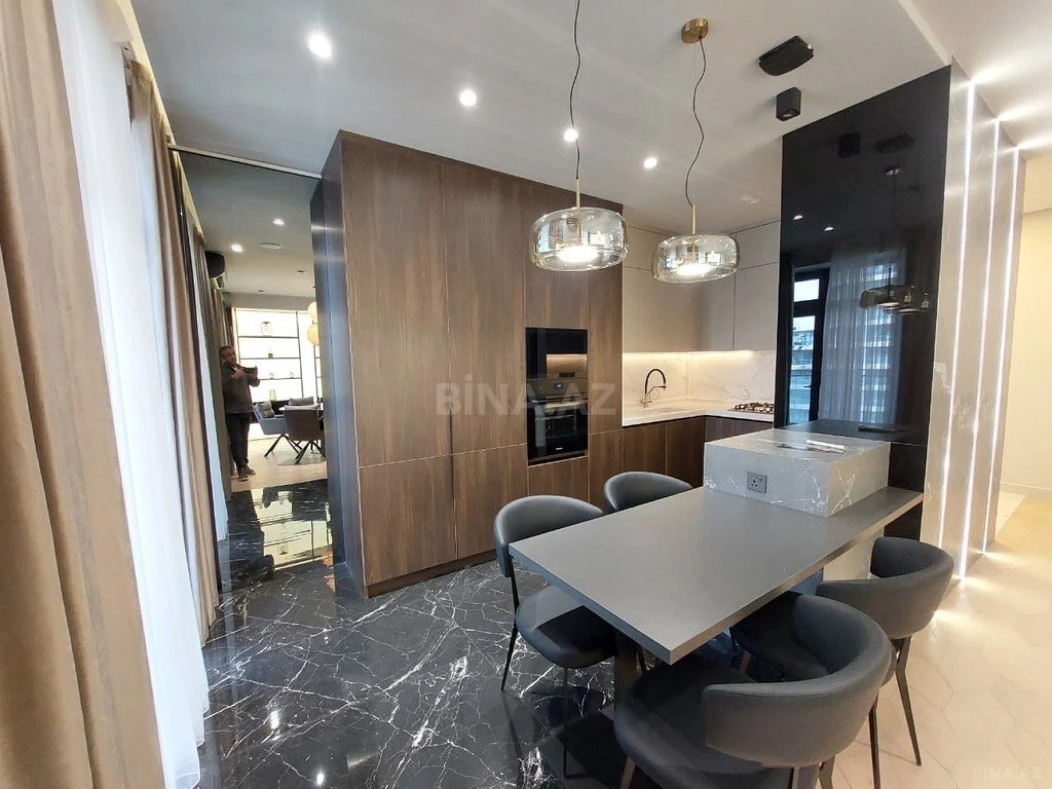 Satılır 3 otaqlı mənzil 148 m²