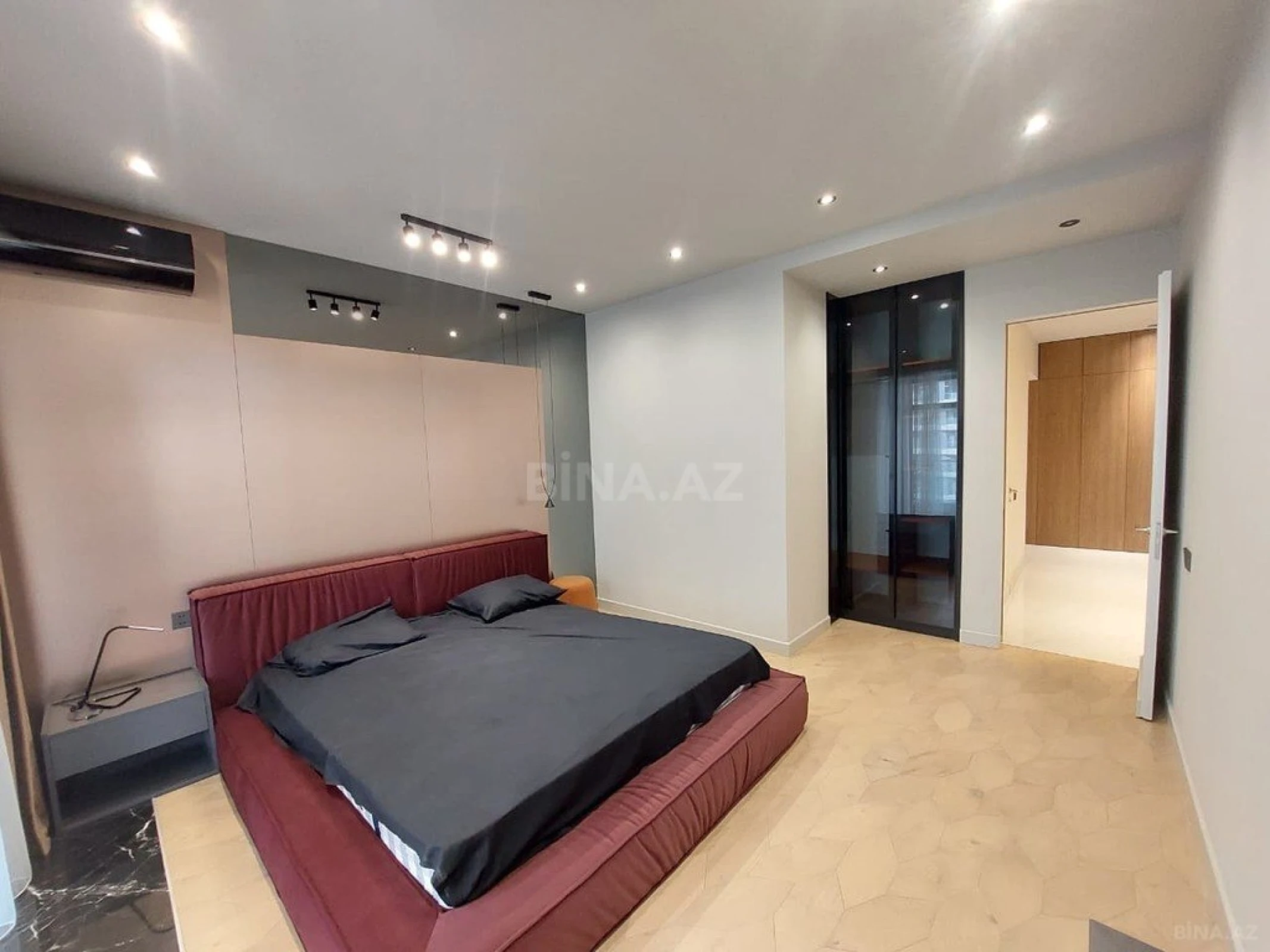 Satılır 3 otaqlı mənzil 148 m²