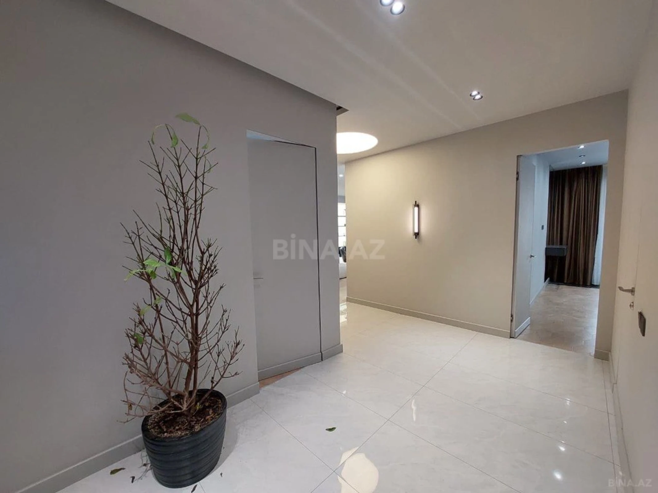 Satılır 3 otaqlı mənzil 148 m²