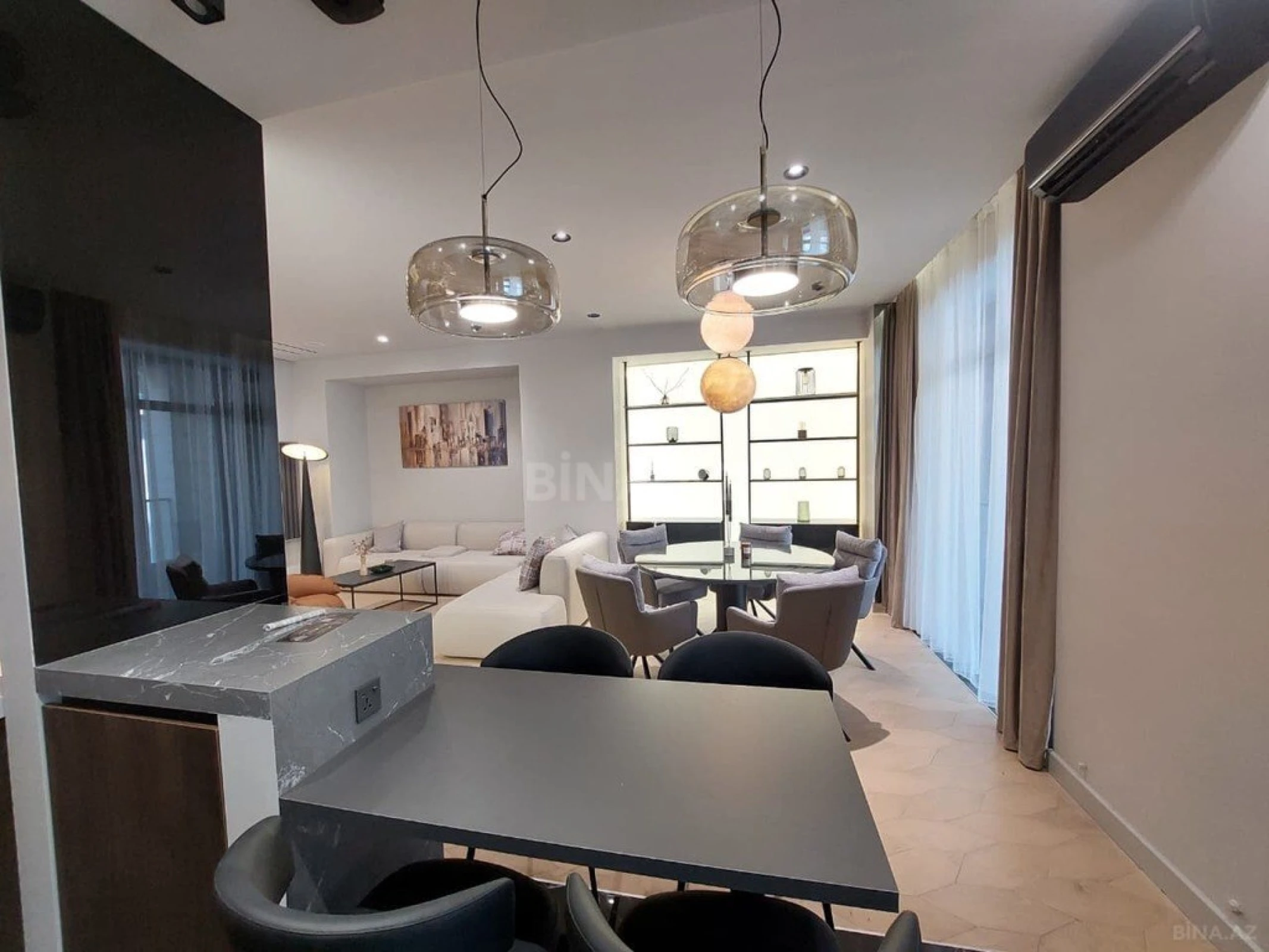 Satılır 3 otaqlı mənzil 148 m²