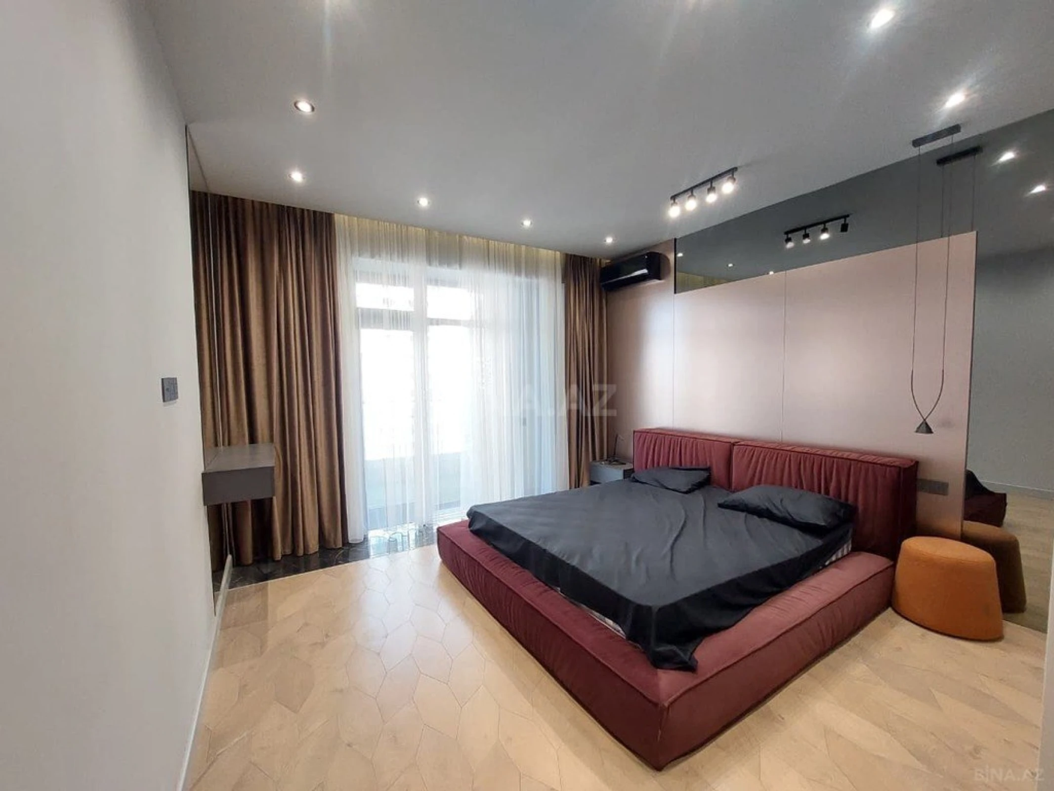 Satılır 3 otaqlı mənzil 148 m²