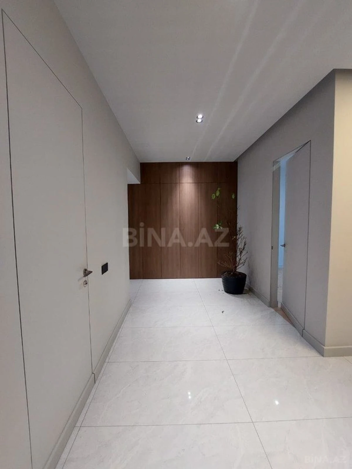 Satılır 3 otaqlı mənzil 148 m²