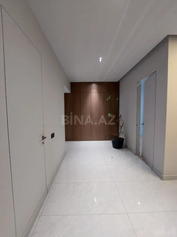 Satılır 3 otaqlı mənzil 148 m²