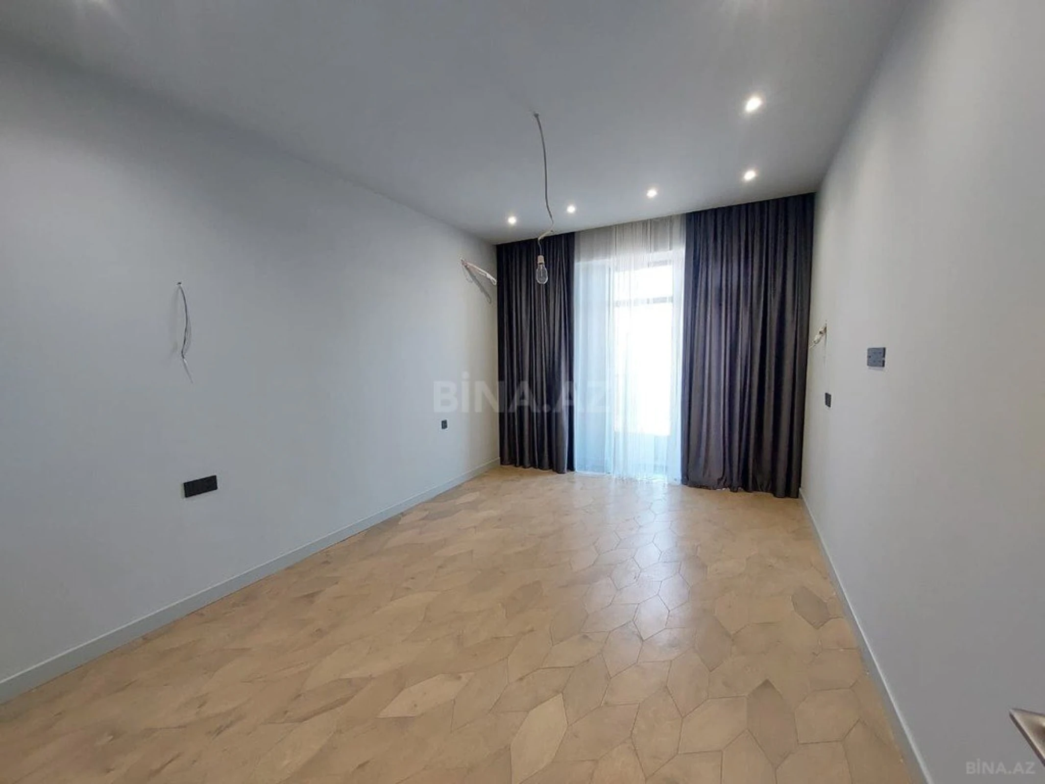 Satılır 3 otaqlı mənzil 148 m²