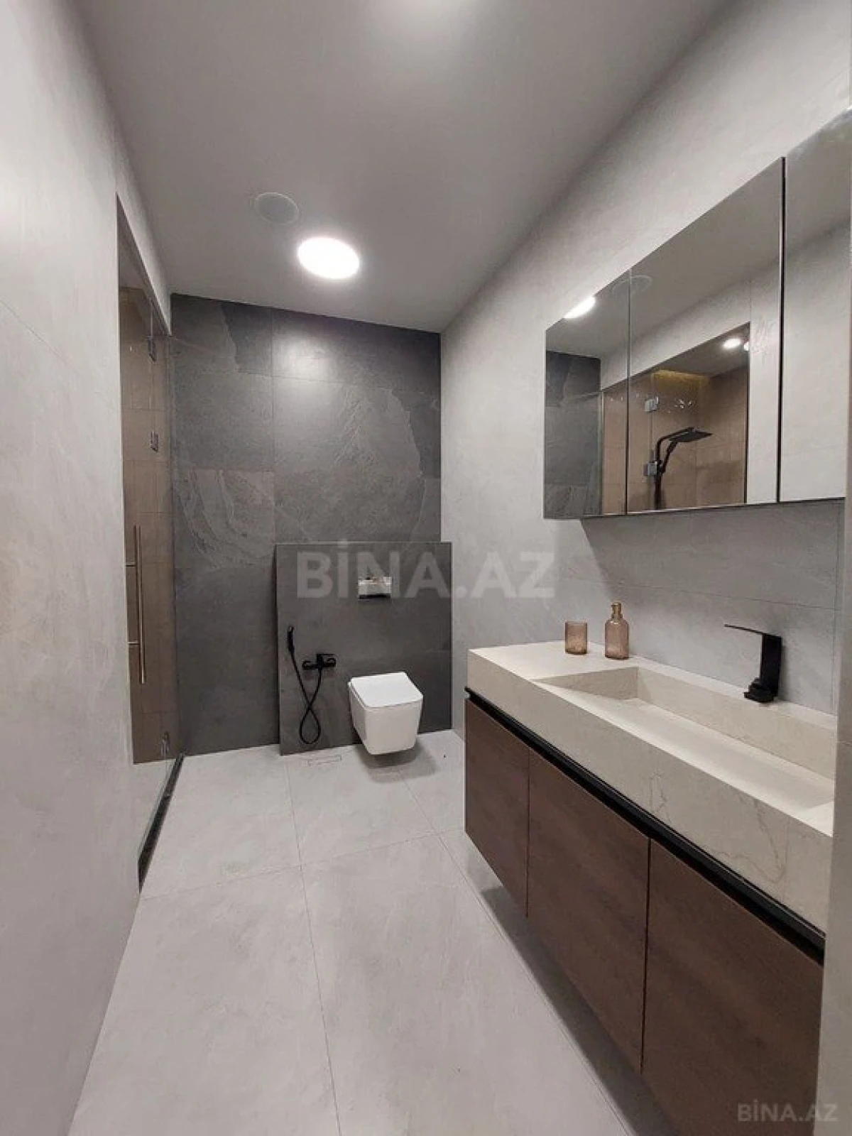 Satılır 3 otaqlı mənzil 148 m²