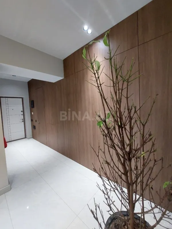 Satılır 3 otaqlı mənzil 148 m²