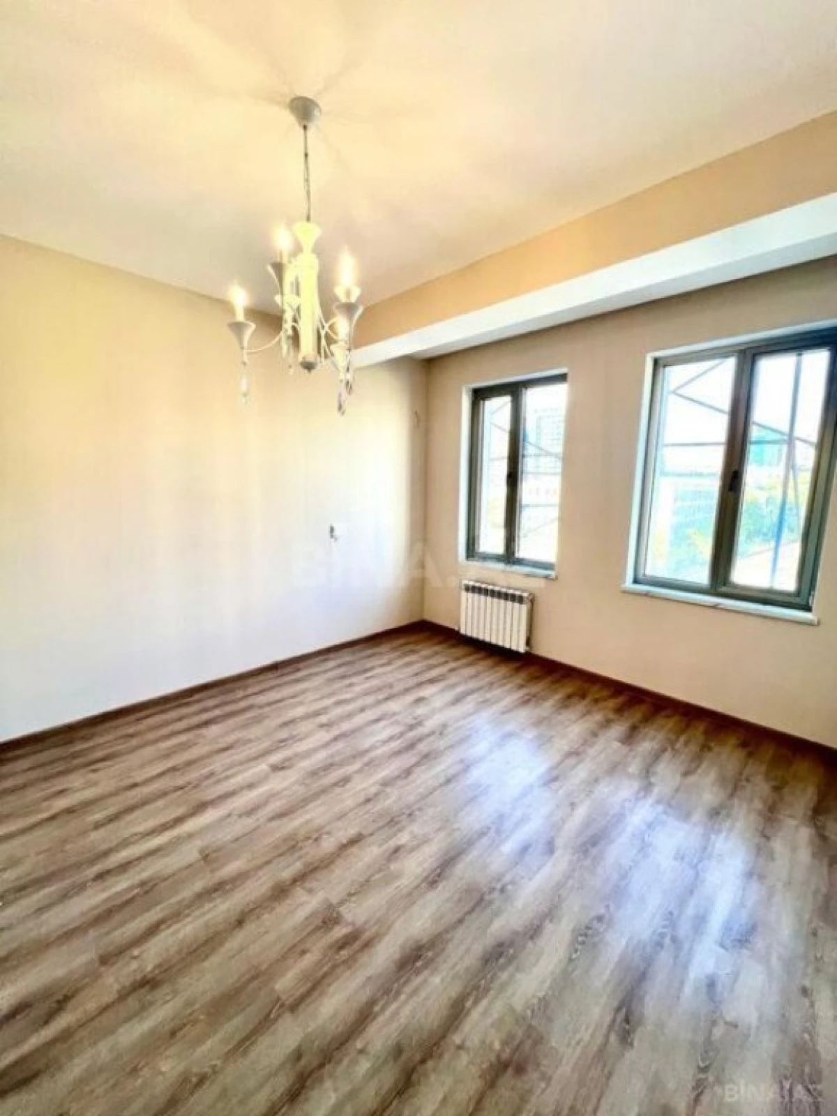 Satılır 3 otaqlı mənzil 105 m²