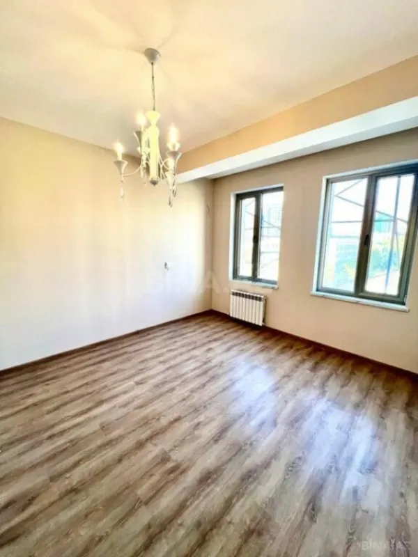 Satılır 3 otaqlı mənzil 105 m²