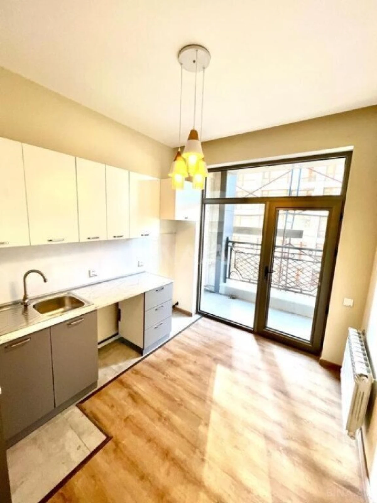 Satılır 3 otaqlı mənzil 105 m²