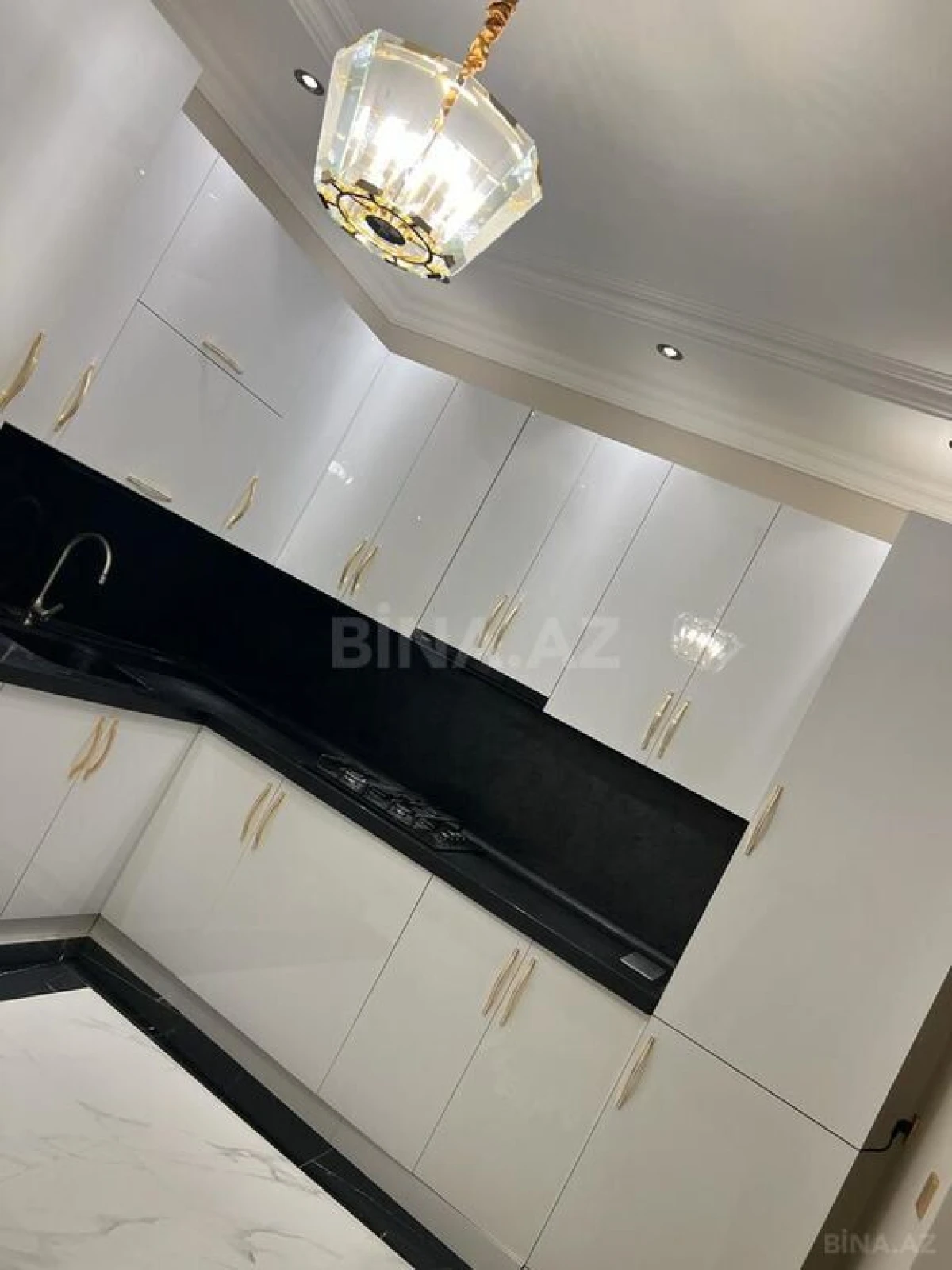 Kirayə verilir 4 otaqlı həyət evi 250 m²