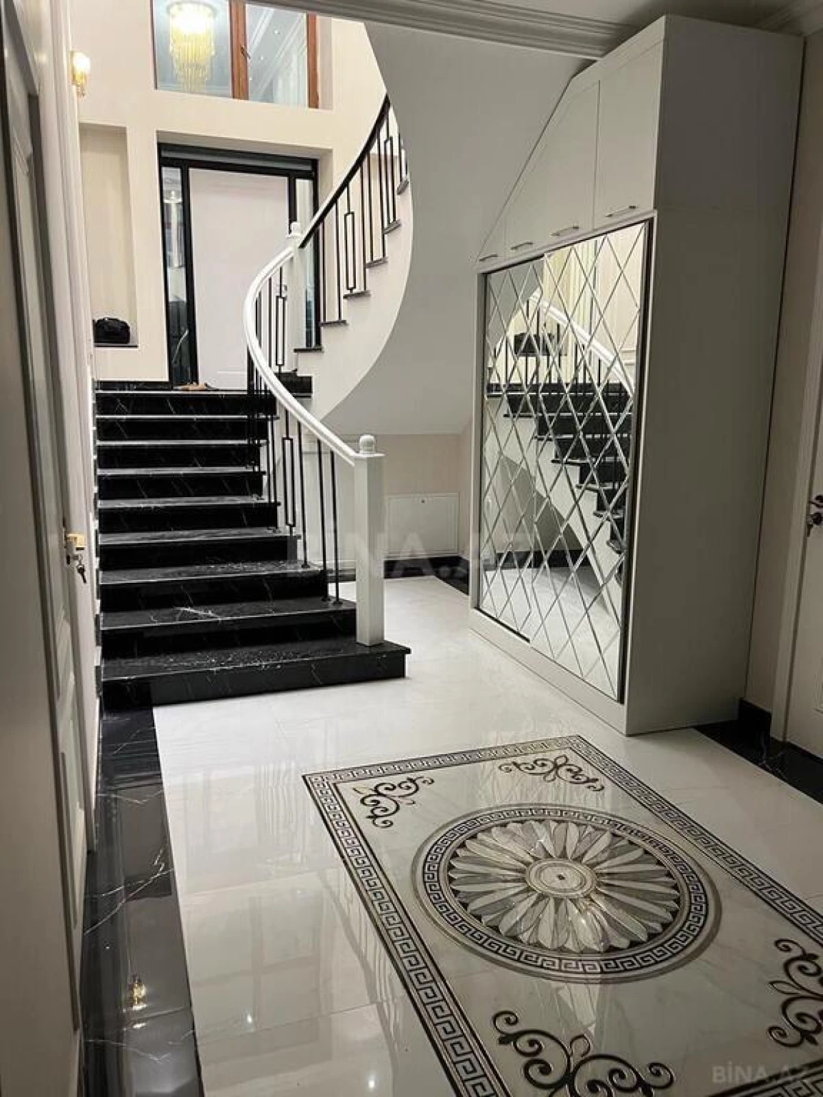 Kirayə verilir 4 otaqlı həyət evi 250 m²