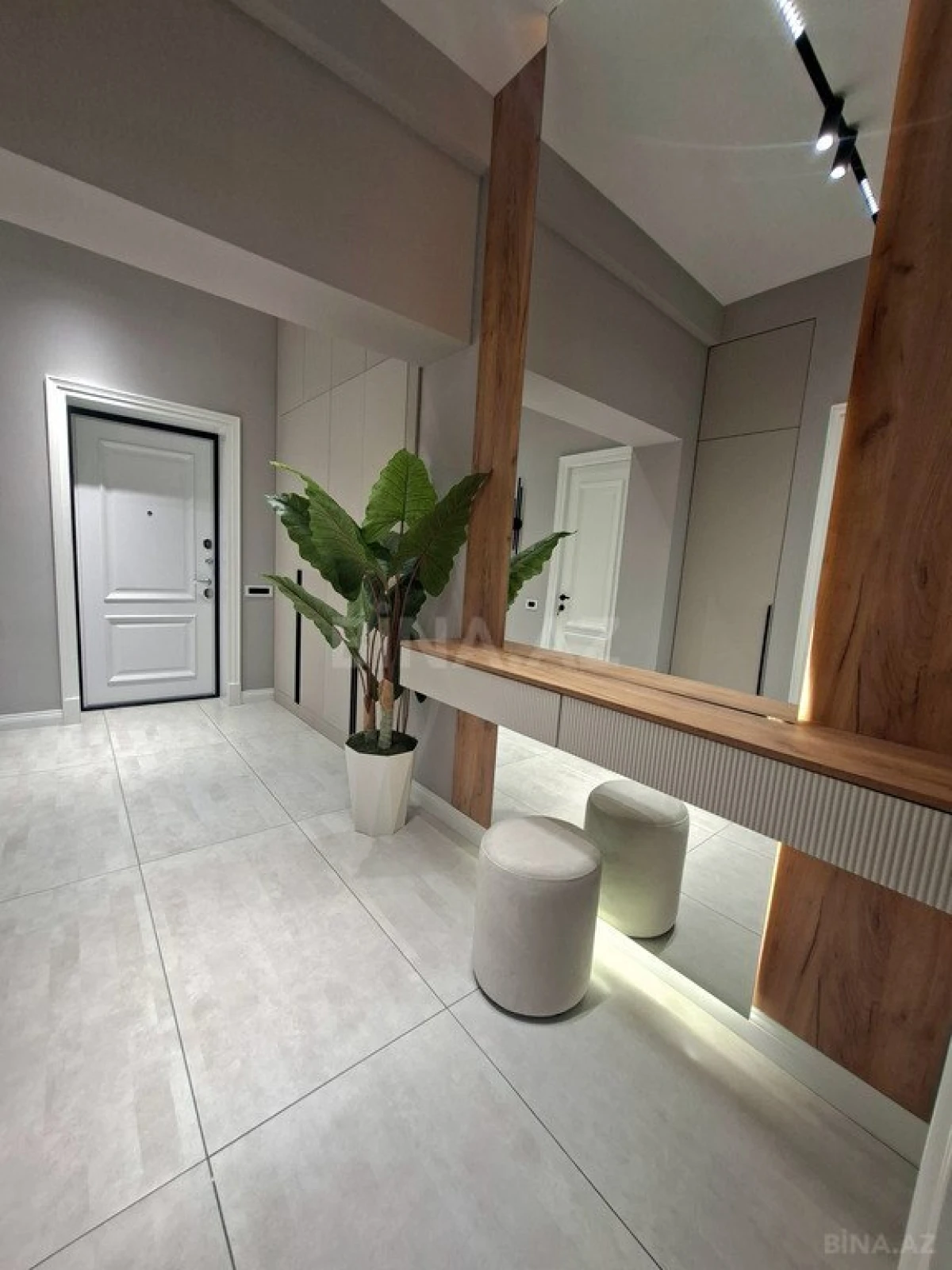 Satılır 2 otaqlı mənzil 68 m²