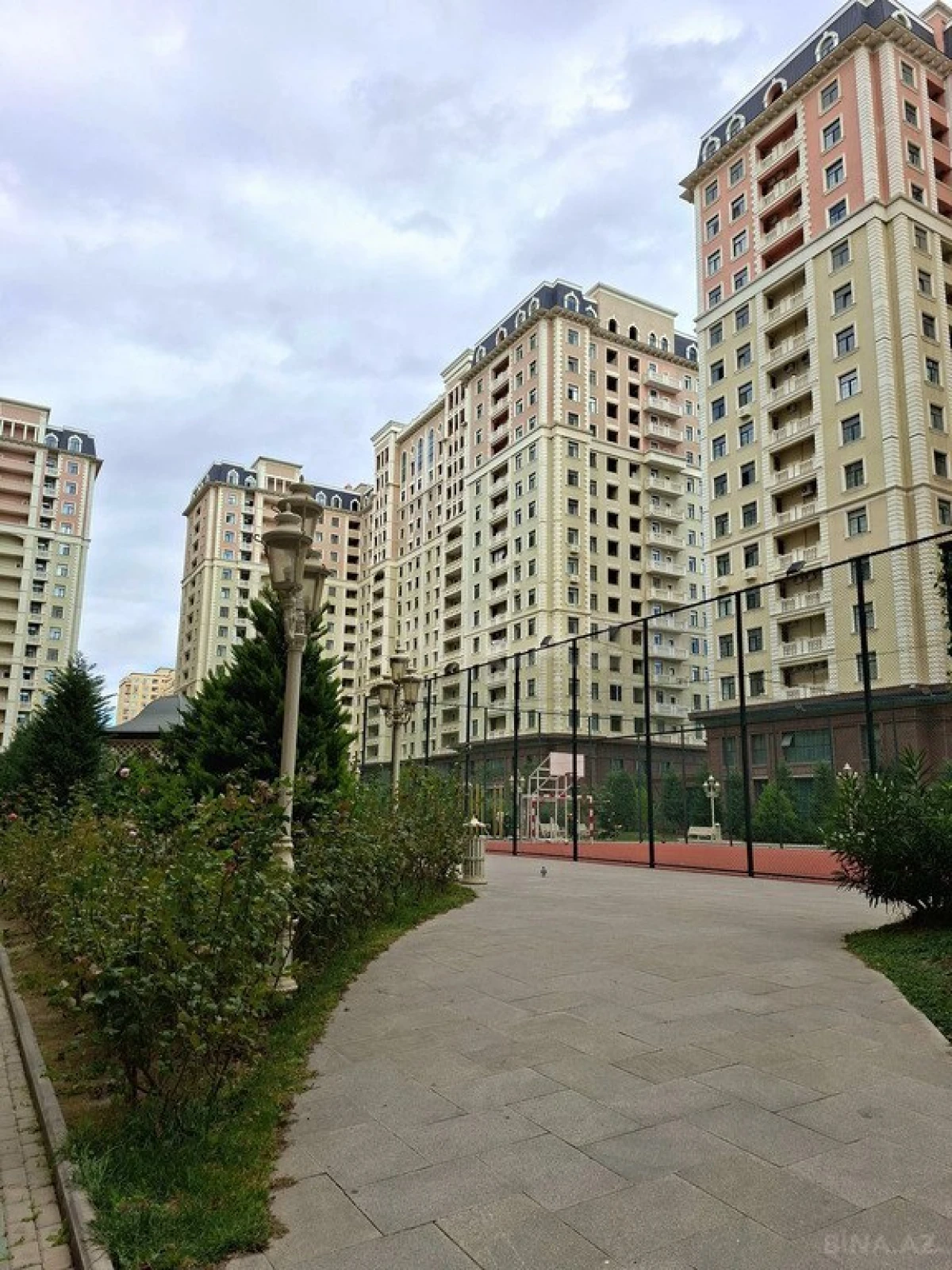 Satılır 2 otaqlı mənzil 68 m²