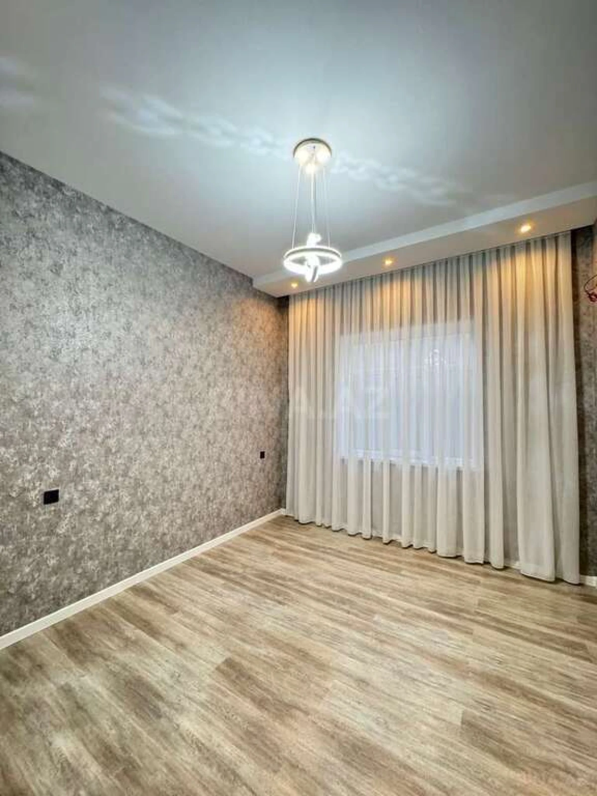 Satılır 4 otaqlı həyət evi 180 m²