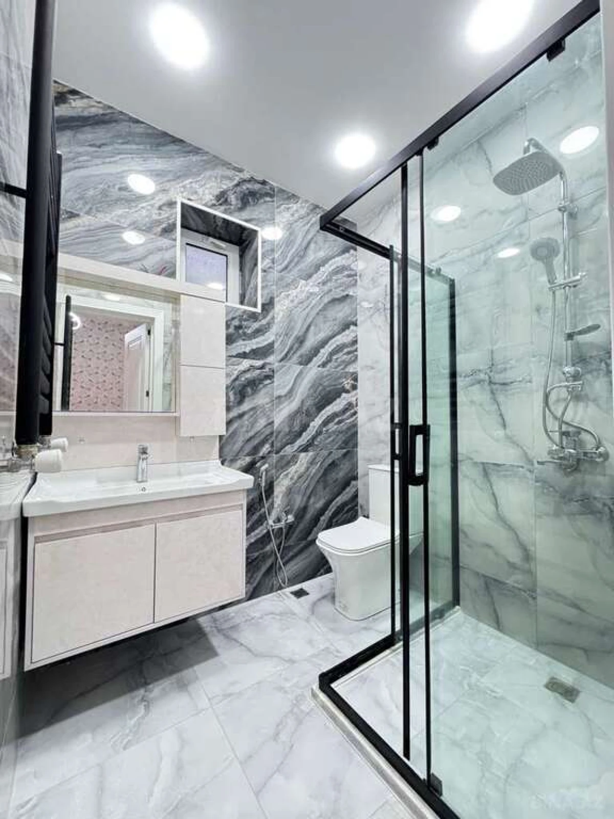 Satılır 4 otaqlı həyət evi 180 m²