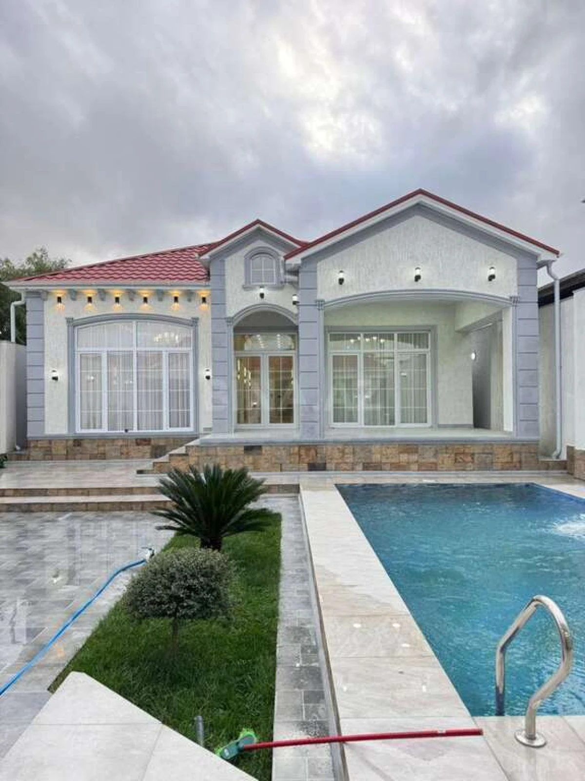 Satılır 4 otaqlı həyət evi 180 m²