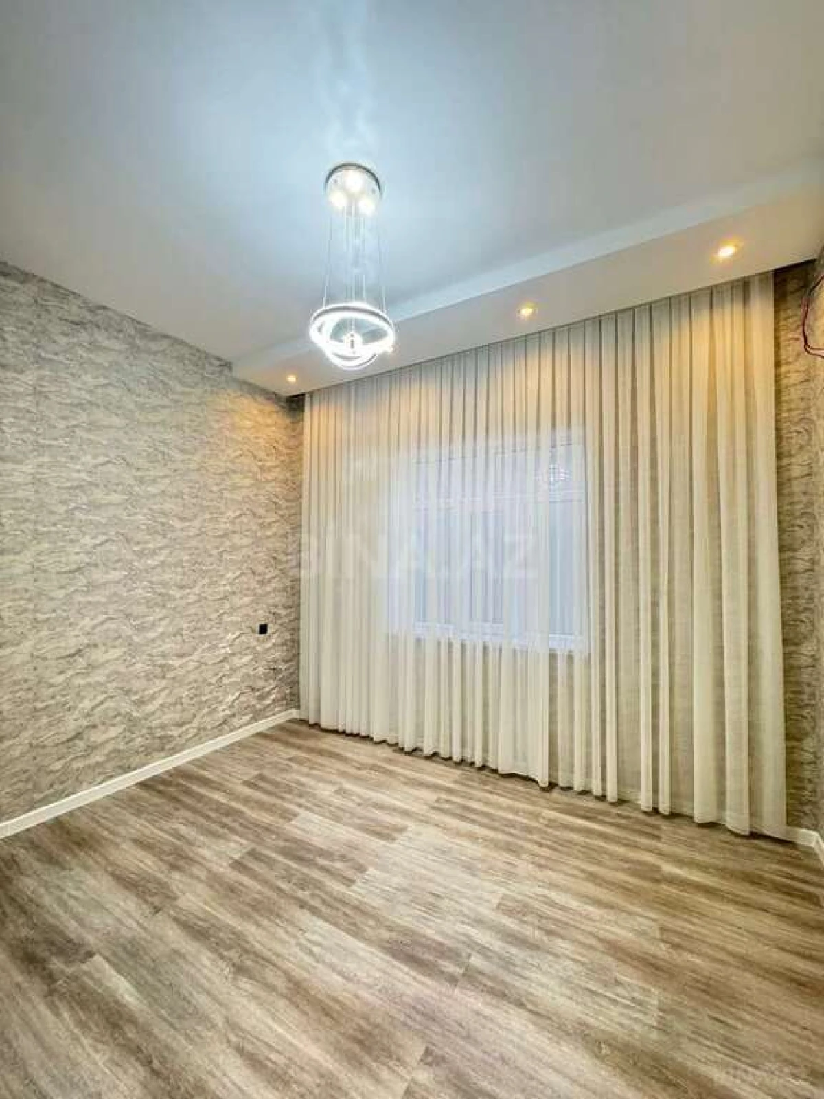 Satılır 4 otaqlı həyət evi 180 m²