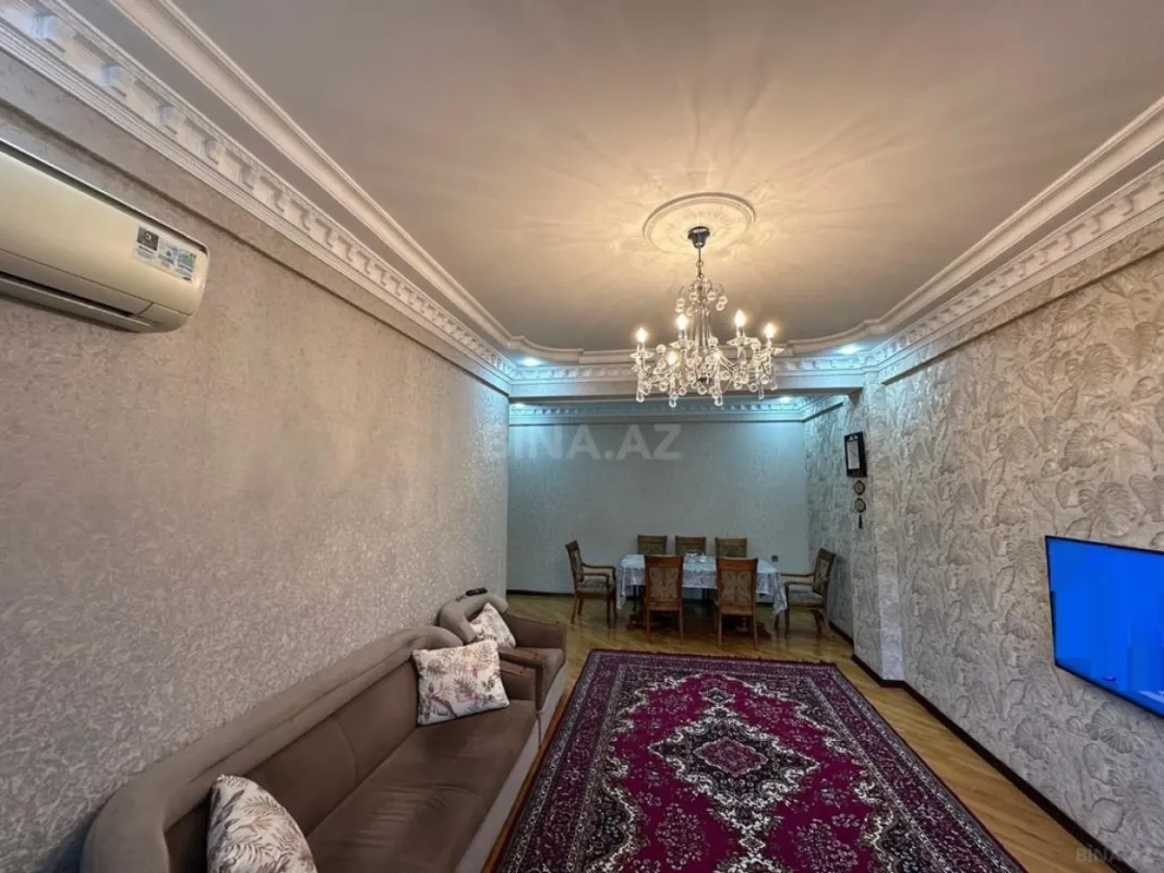 Satılır 3 otaqlı mənzil 125 m²