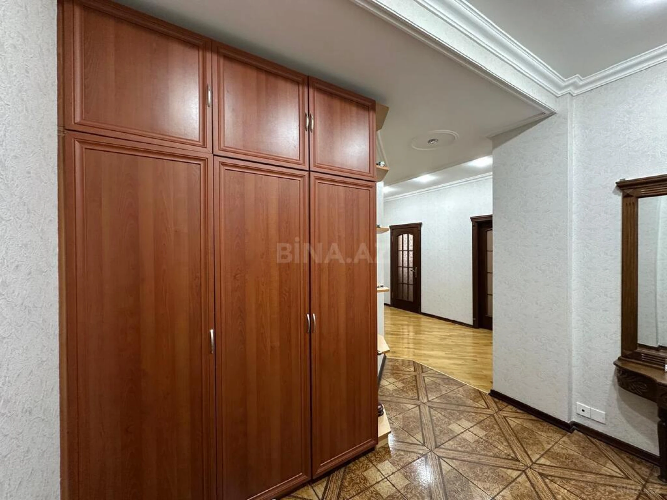 Satılır 3 otaqlı mənzil 125 m²