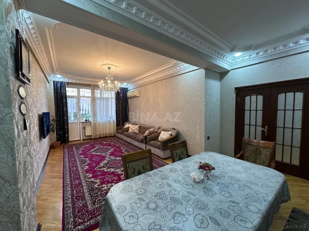 Satılır 3 otaqlı mənzil 125 m²