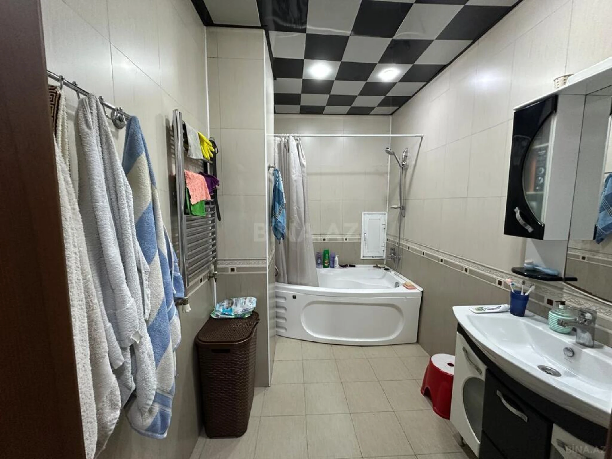 Satılır 3 otaqlı mənzil 125 m²