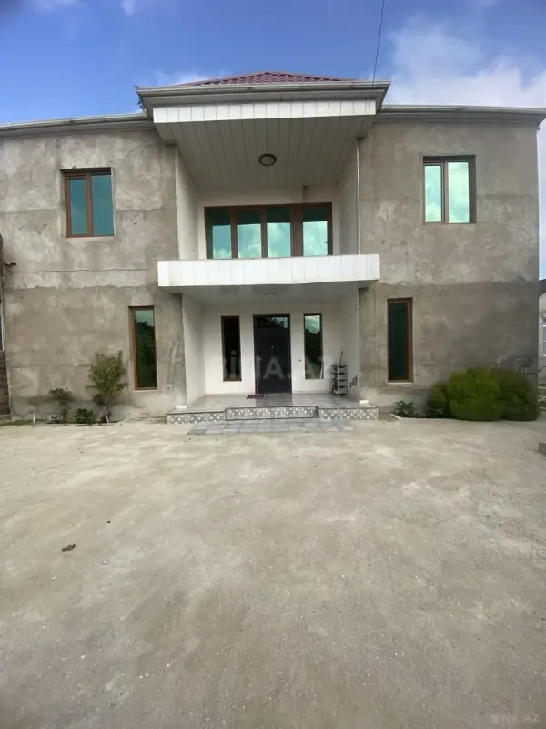 Satılır 7 otaqlı həyət evi 244 m²