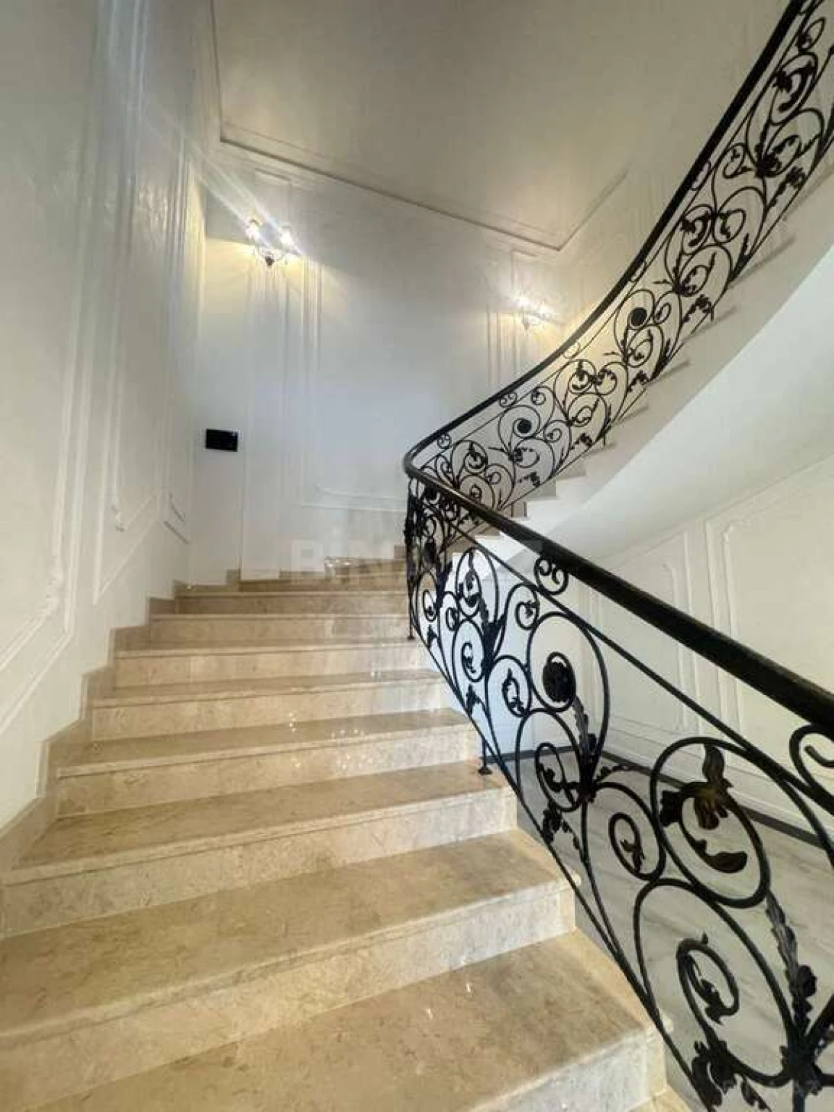 Satılır 5 otaqlı həyət evi 400 m²