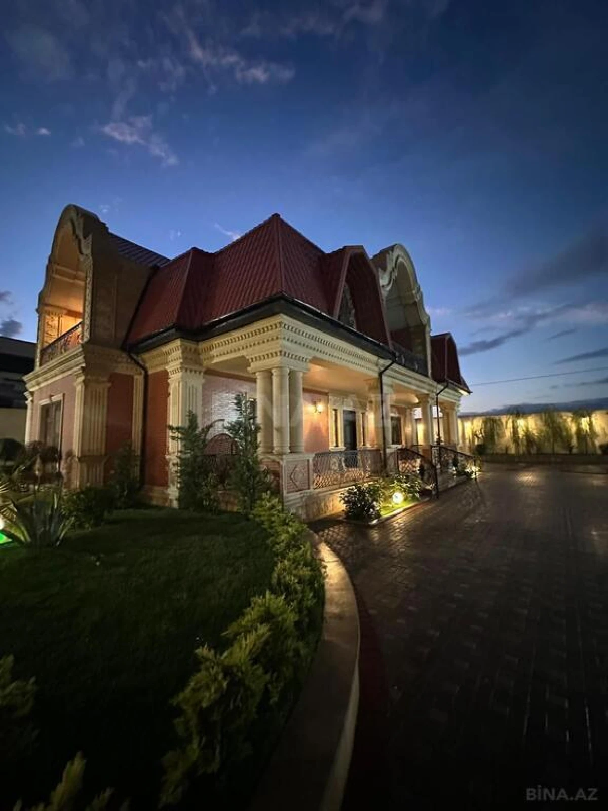 Satılır 5 otaqlı həyət evi 400 m²