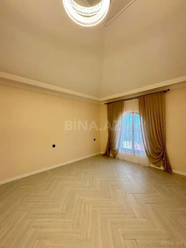 Satılır 5 otaqlı həyət evi 400 m²