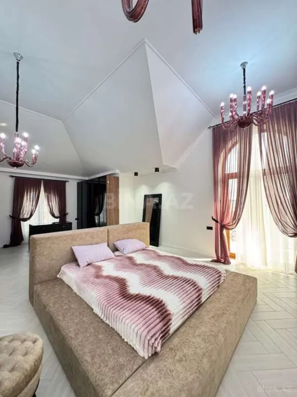 Satılır 5 otaqlı həyət evi 400 m²