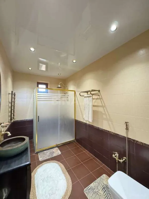 Satılır 5 otaqlı həyət evi 400 m²