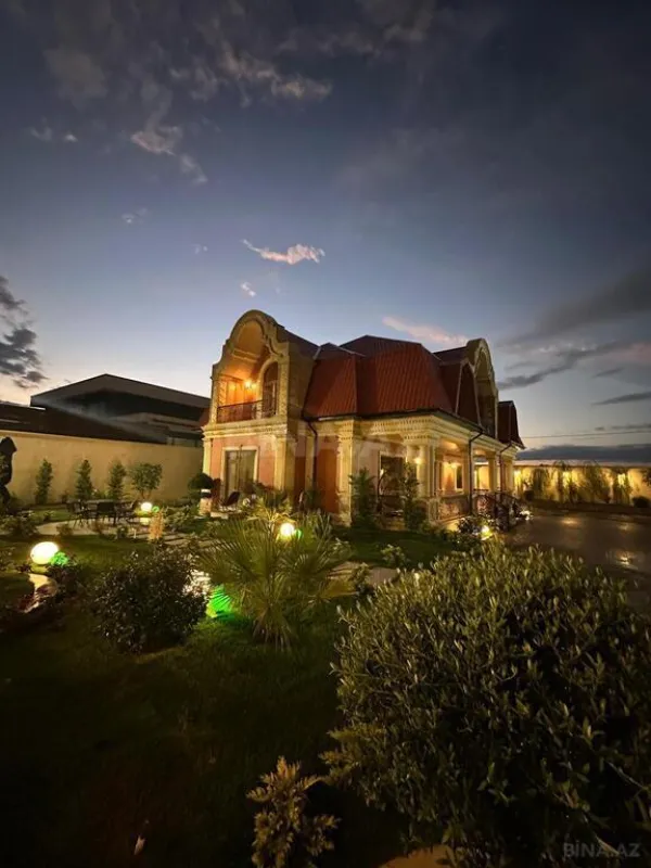 Satılır 5 otaqlı həyət evi 400 m²