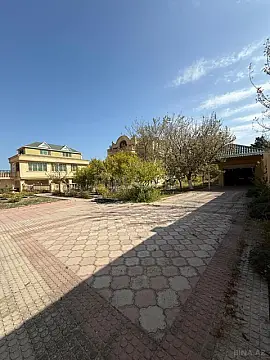 Satılır 15 otaqlı həyət evi 600 m²