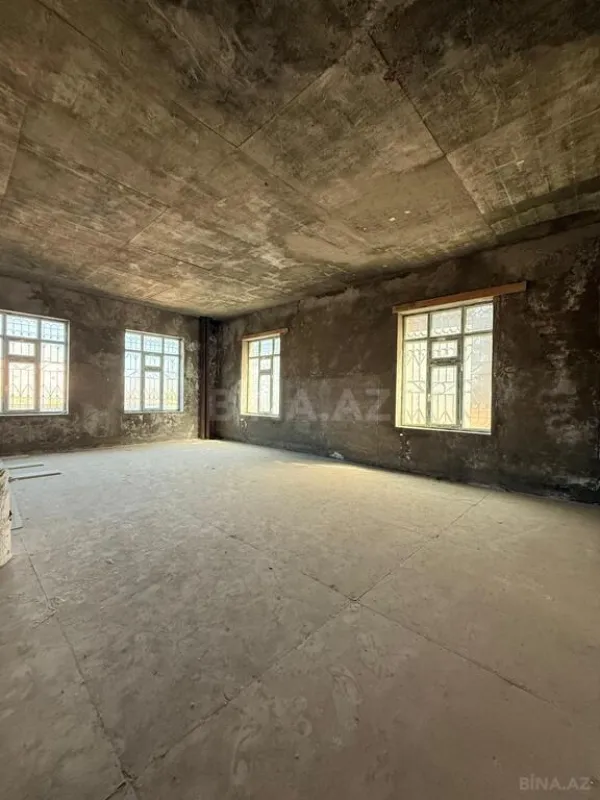 Satılır 15 otaqlı həyət evi 600 m²